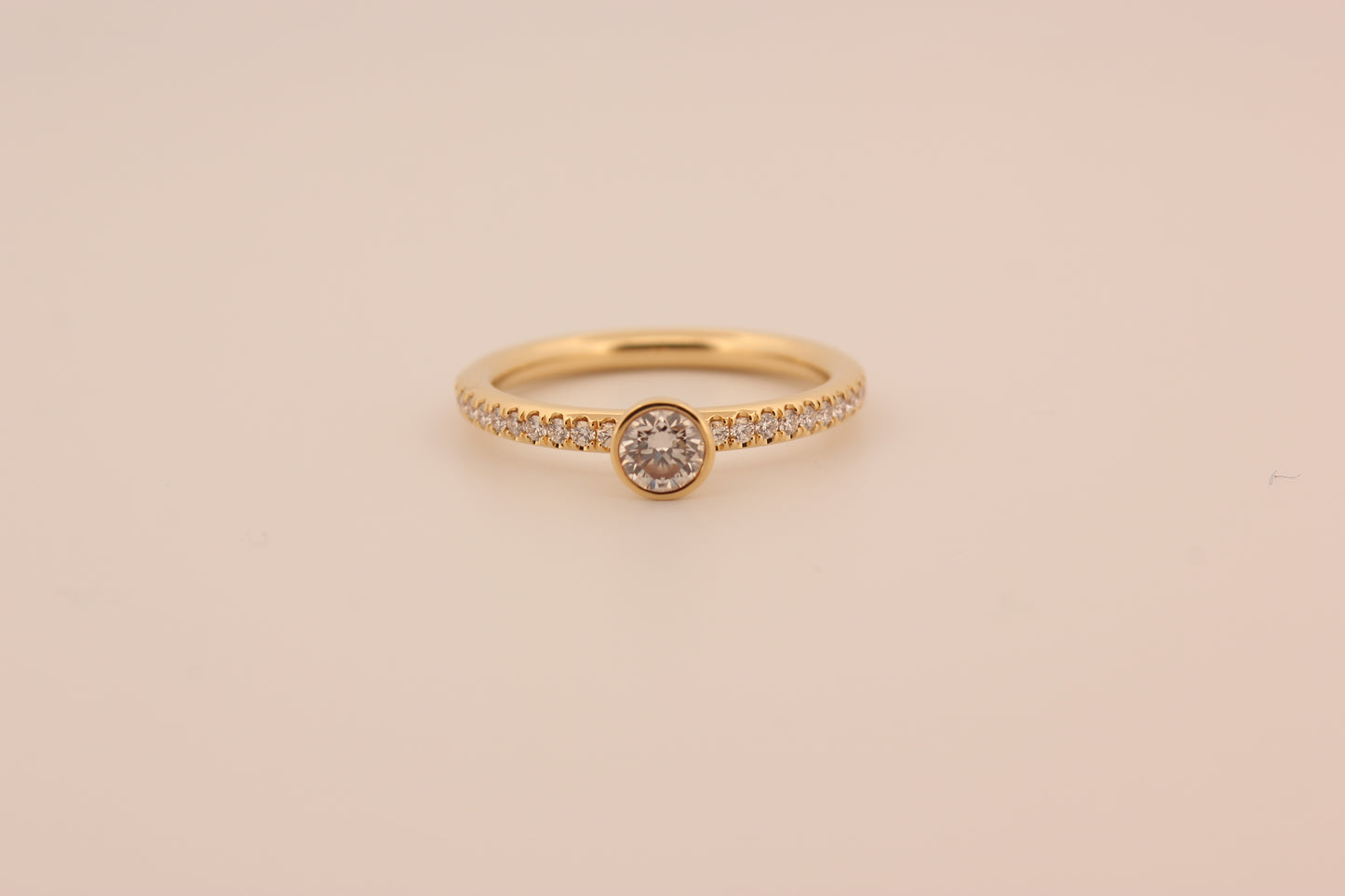 Round Full Eternity Ring - Solitaire Pave