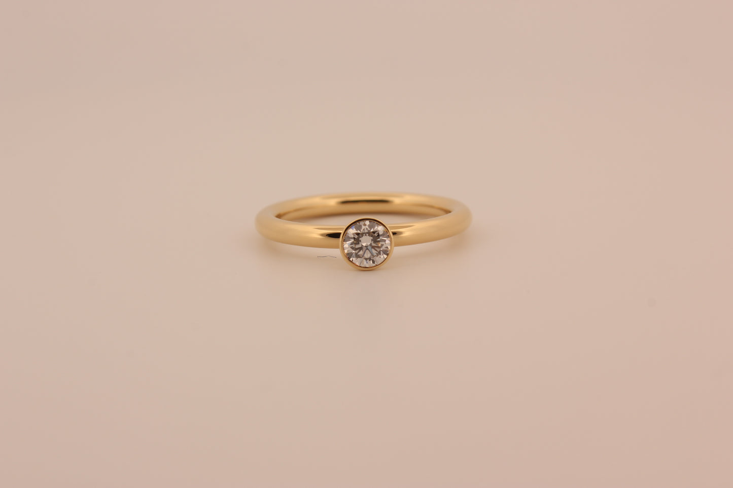 Round Ring - Solitaire